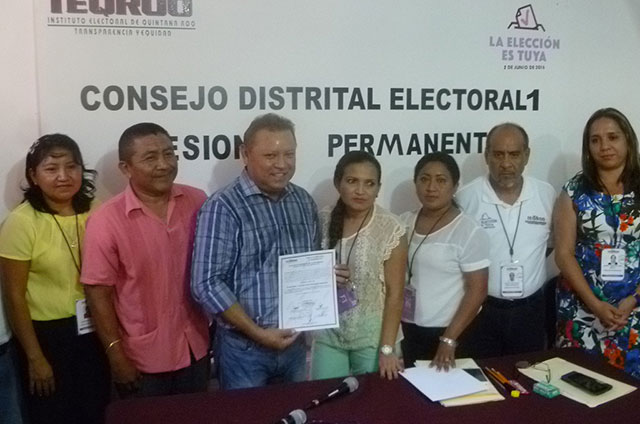 EMILIO-JIMENEZ-ANCONA--Entregan-constancia